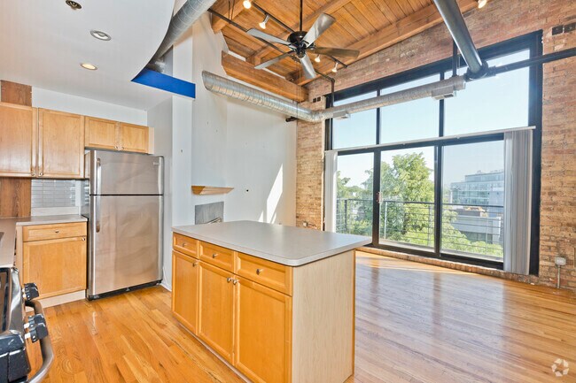 Building Photo - 2210 W Wabansia Ave Rental