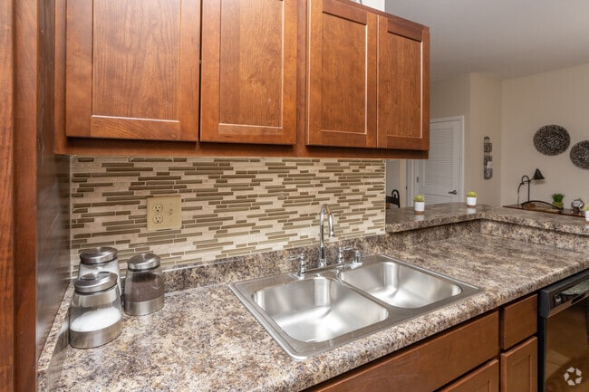 2BR, 2BA - 1,111 SF - Kitchen - Villas Of Forest Springs