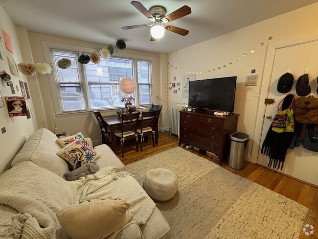 Building Photo - 34 Myrtle St Unit D Rental