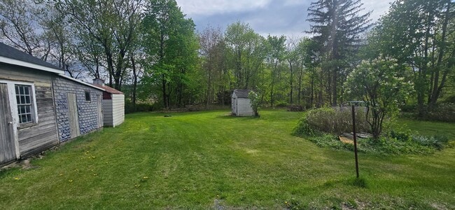 Photo - 3 Bedroom House with large yard and extra space!