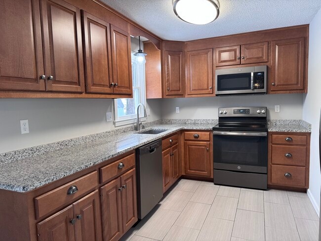 Photo - 435 Elmwood Dr