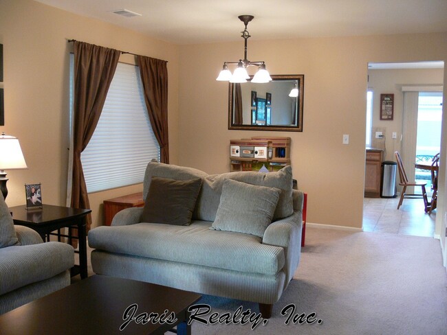 Photo - Immaculate just update  in the 4BR The Meadows