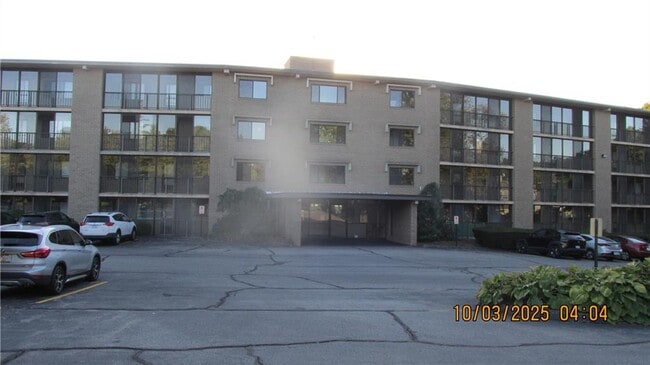 Building Photo - 650 E Greenwich Ave Unit 303