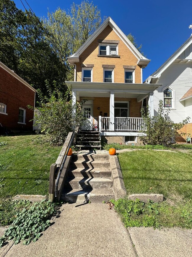 Building Photo - 526 Westinghouse Ave Unit 1