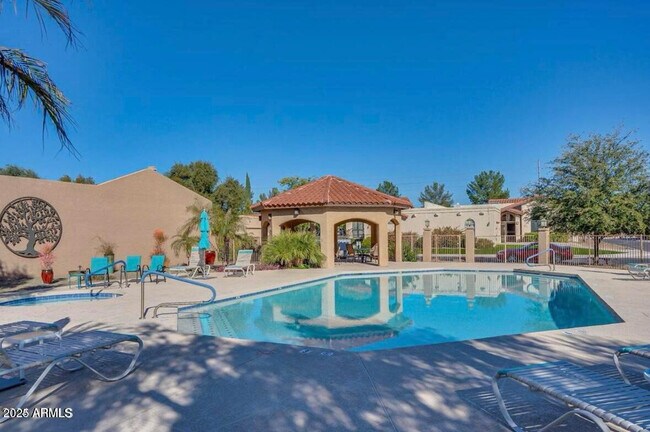 Photo - 5521 E Paradise Dr