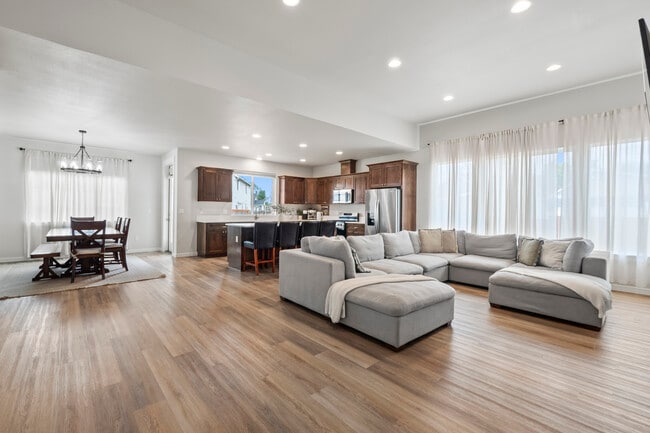 Photo - 5175 Parkway Dr NE