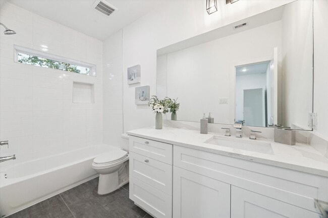 Photo - 2122 Oatfield Dr