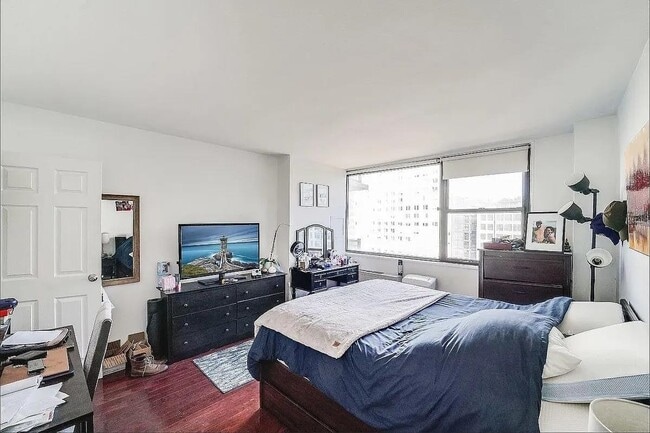 Photo - 270 Marin Blvd