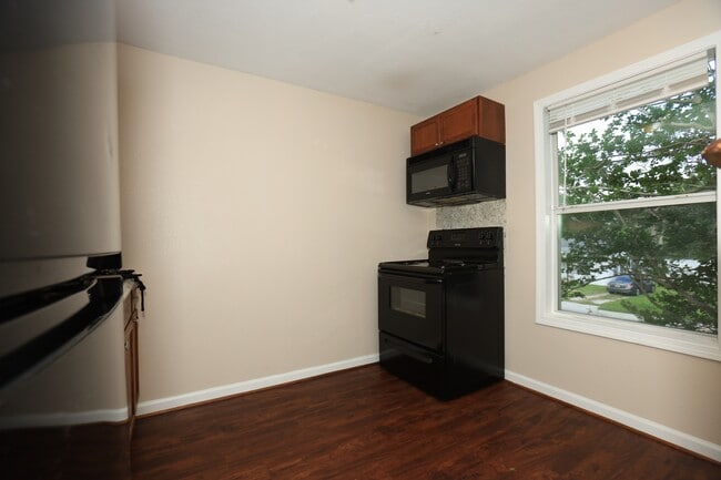 256 E Pecan Ln