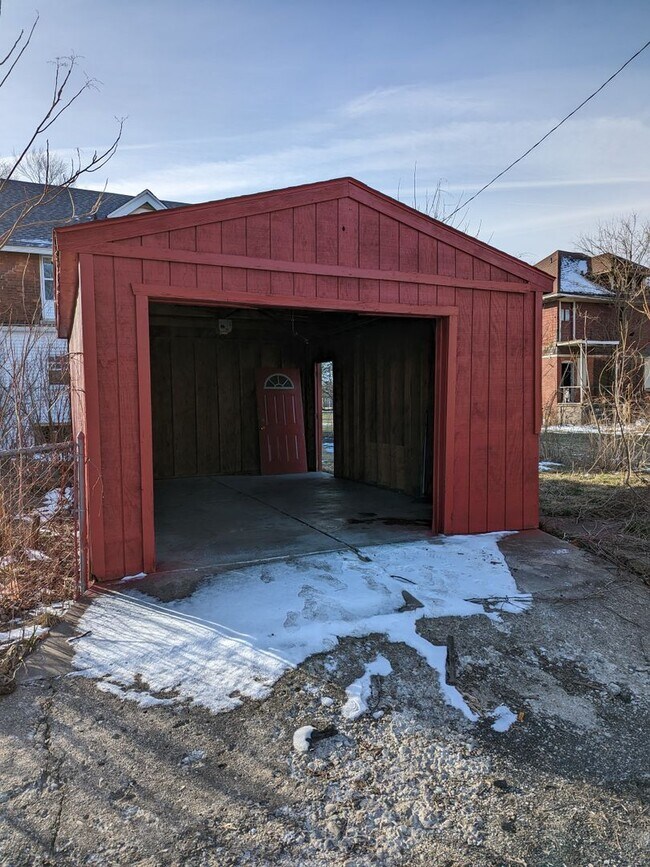 Photo - 73 Woodland St