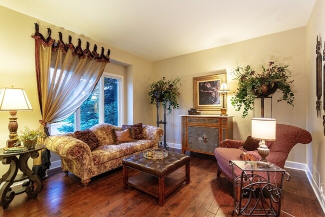 Photo - 92 Loveland Way