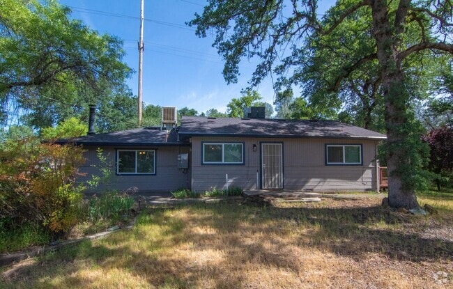 Building Photo - 2 Bedroom North Redding Home with Bonus Ro...