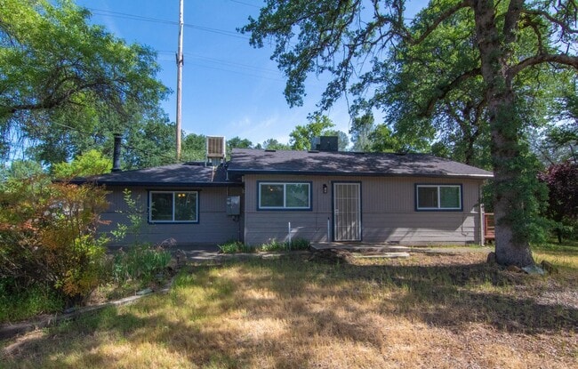 2 Bedroom North Redding Home with Bonus Ro... - 2 Bedroom North Redding Home with Bonus Ro...