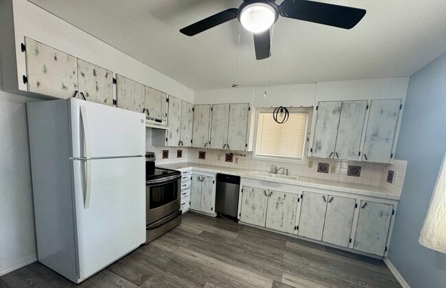 Photo - Renovated 2 bed 1 bath duplex near town center
