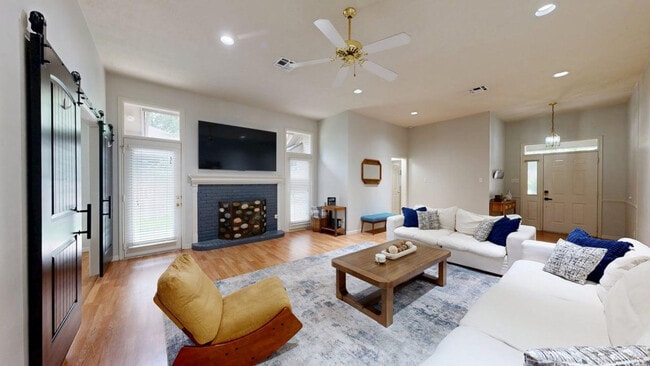 Photo - 701 Summerglen Dr Unidad ID1328081P