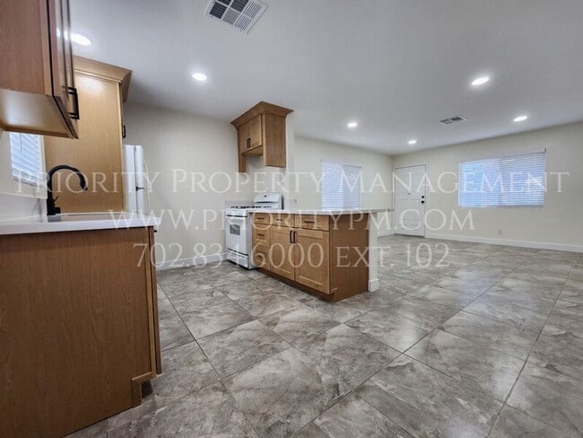Building Photo - GORGEOUS SPRING VALLEY COTTAGE !  2 Bed + ...