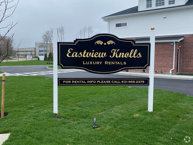 Building Photo - Eastview Knolls Rental