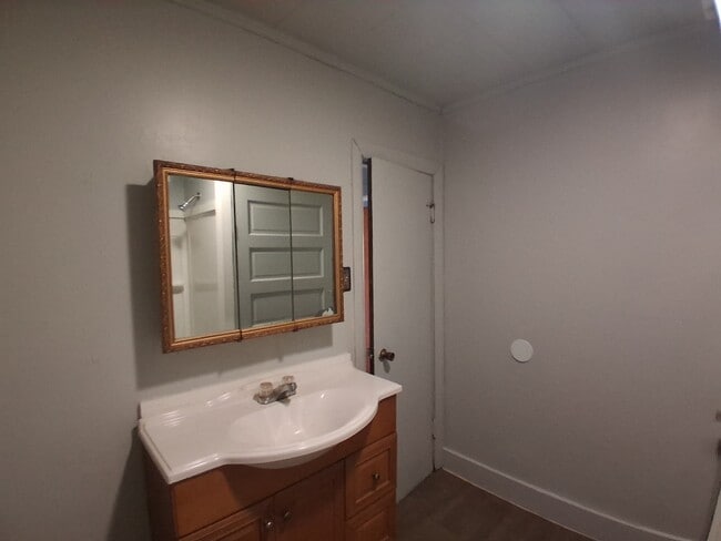 Photo - 904 Collett-