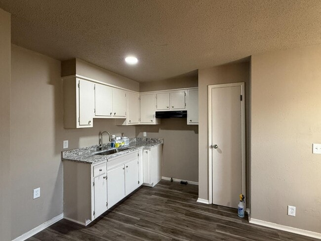 Photo - 2320 Haskell St