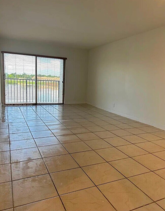 Photo - 8720 N Sherman Cir Unidad 307