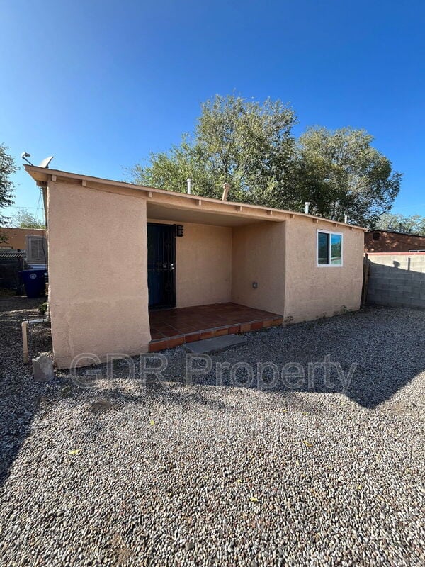 Building Photo - 1717 Griegos Rd NW Unit B Rental