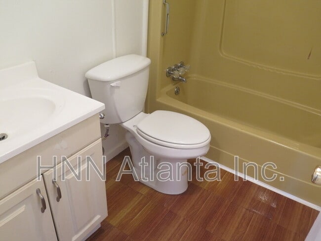 Building Photo - 2555 Lloyd Rd