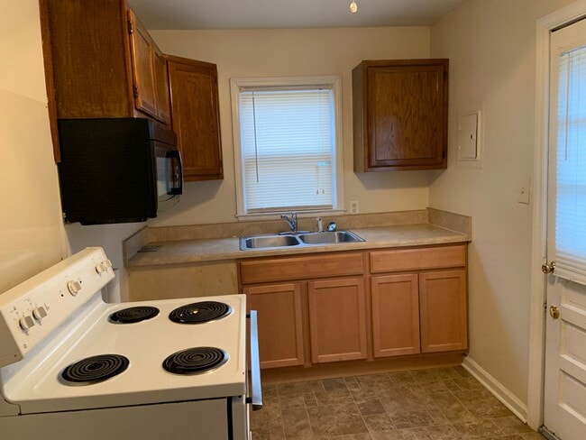 Photo - Cozy 2 Bedroom Home!!