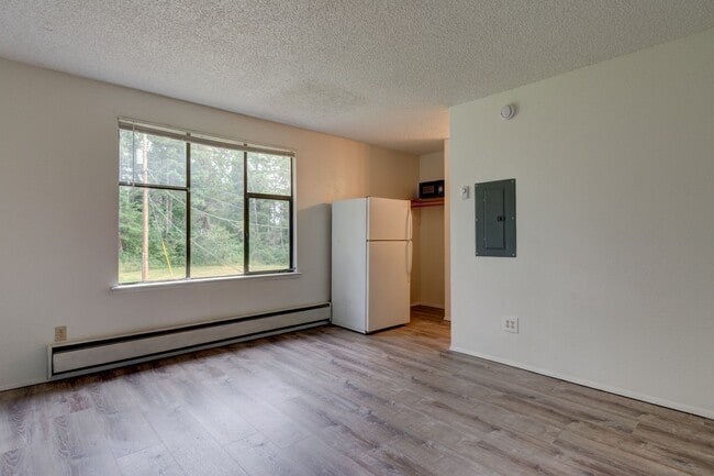 Building Photo - 33020 State Rte 20 Unit #202