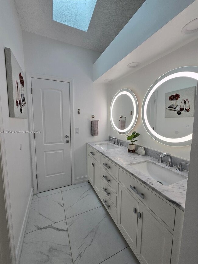 Photo - 1445 Avleigh Cir