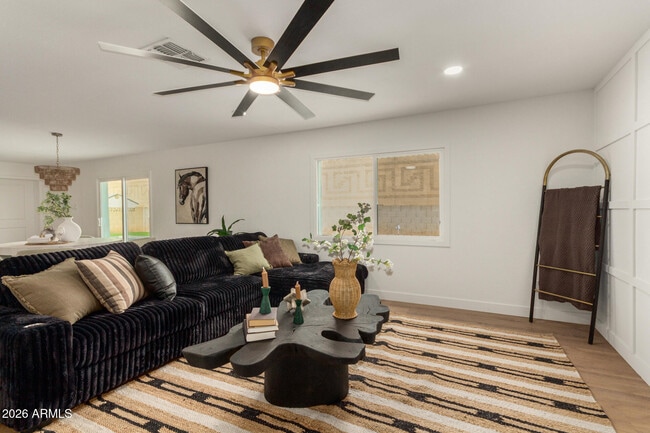 Photo - 516 E Greenway Dr