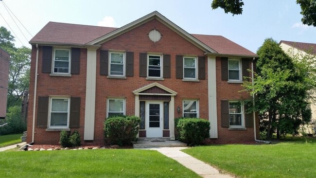 Building Photo - 4833 N Mohawk Ave