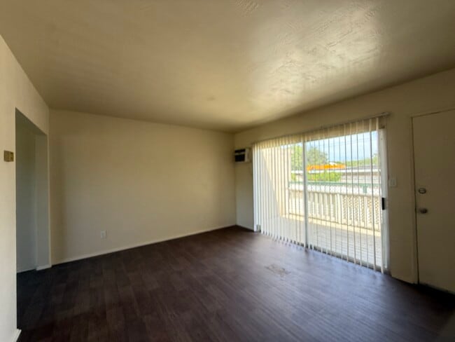 12784 California St Unidad J