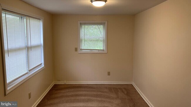 Photo - 17528 Ward Ave