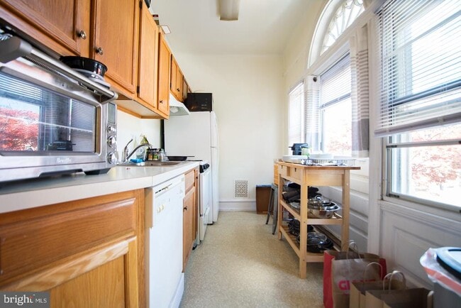 Building Photo - 3512 Lancaster Ave Unit 2E Rental