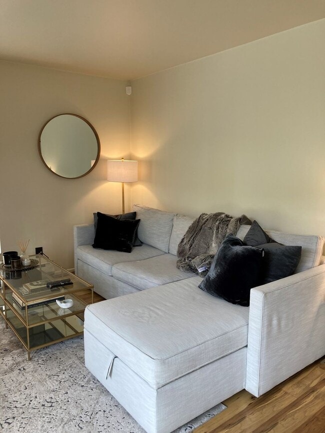 Photo - Eastlake Condo Unidad 201