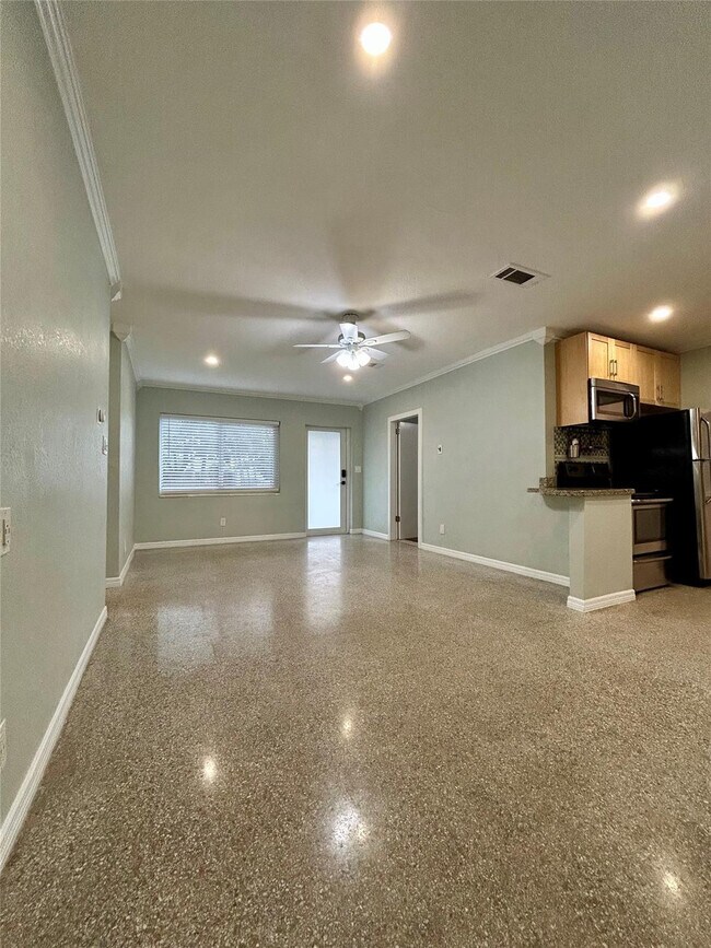 Photo - 5950 NE 6th Ave