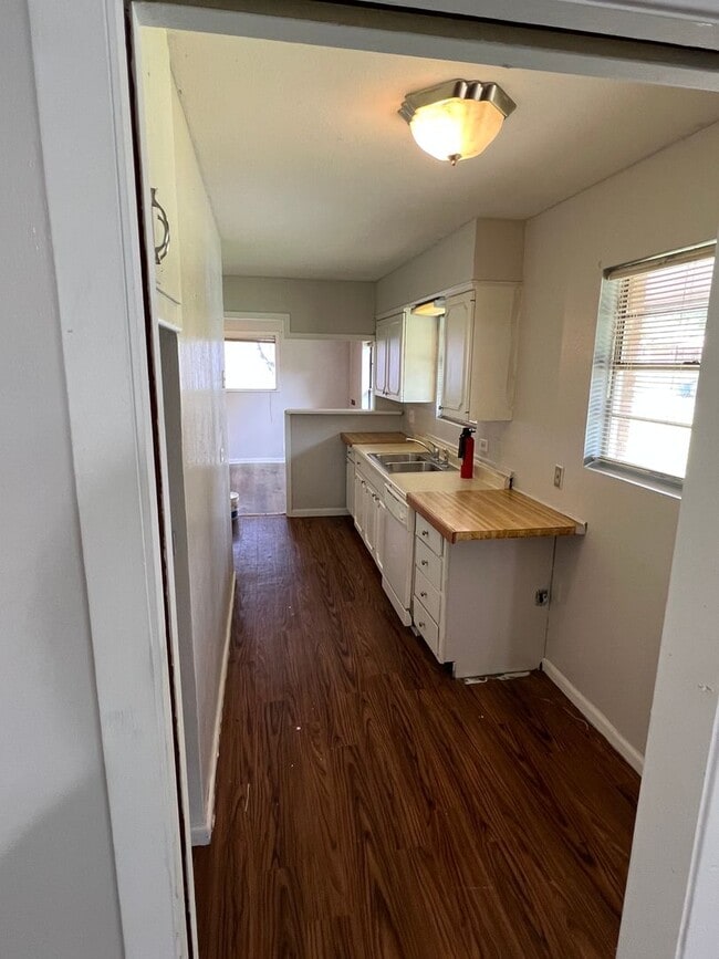 Photo - 1121 Kimberly Dr