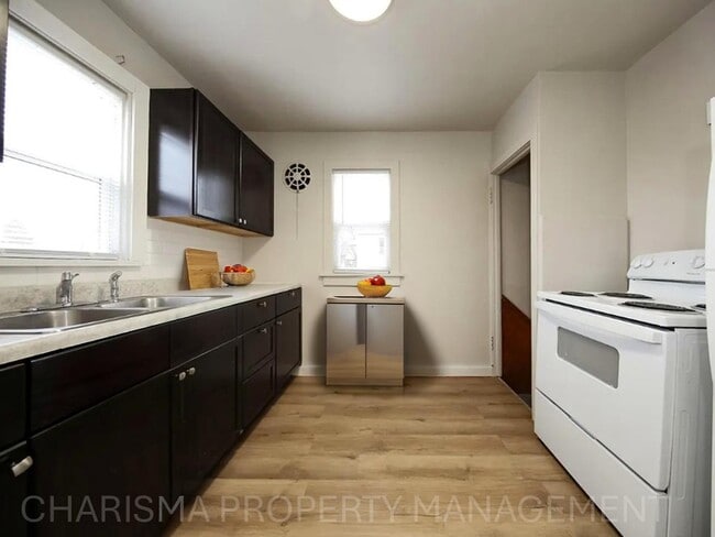 Photo - 1330 W 14th St