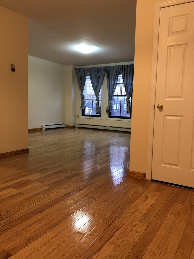 Photo - 399 S 5th St
