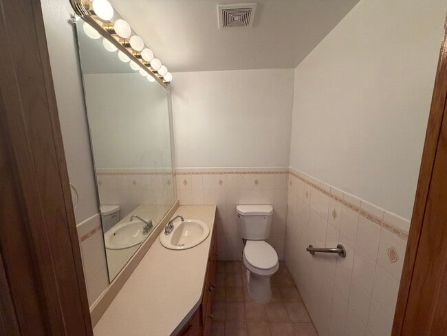 Photo - 121 Kellogg St Unit 2