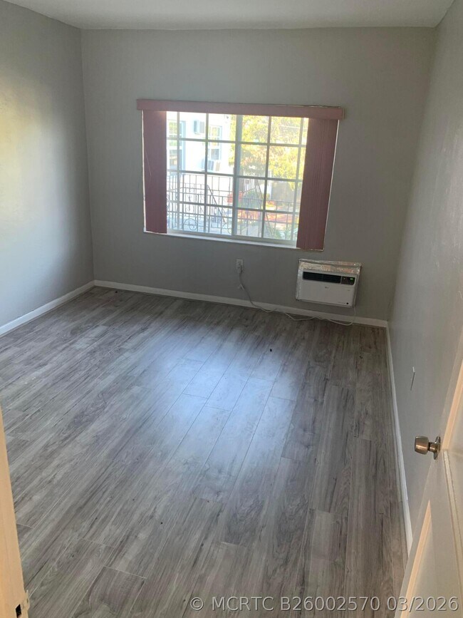 Photo - 555 SW 16th Ave Unit 13