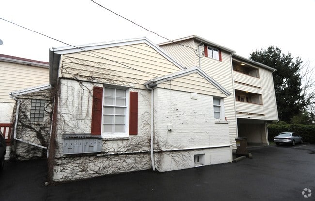 Photo - Greenwood Ave