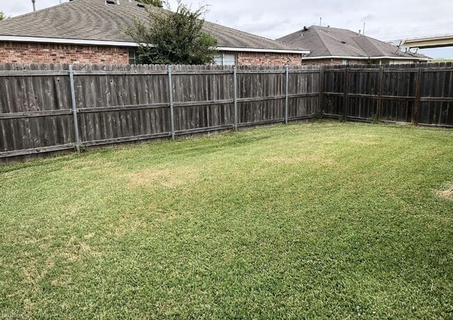 Photo - 1802 Sara Dr