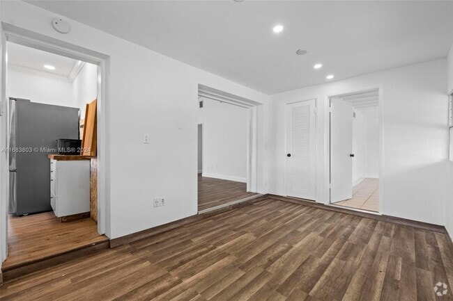 Building Photo - 738 Fernwood Rd Rental