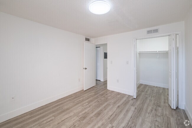 2BR, 1BA - 900SF - Primary Bedroom