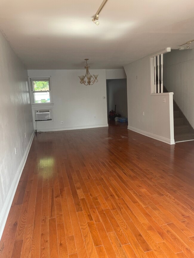 Building Photo - 2-672 Chestnut St Rental