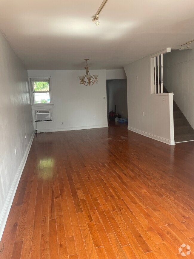 Building Photo - 2-672 Chestnut St Rental