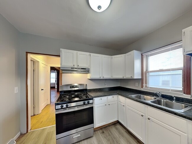 Photo - 891 Hazelwood St