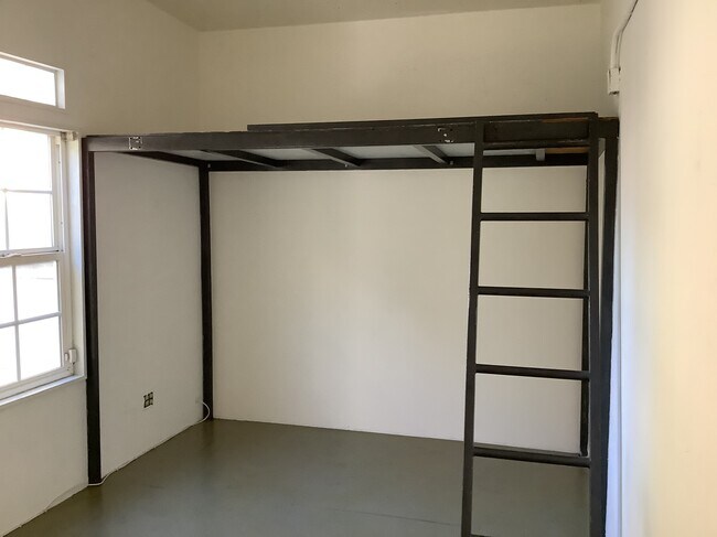 Photo - 2570 S Spaulding Ave