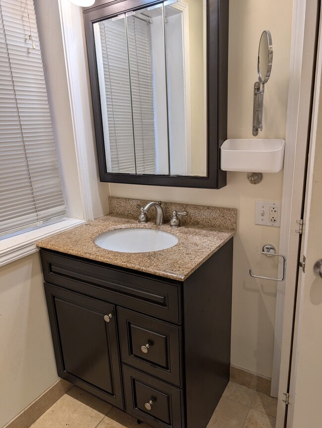 Photo - 222 W Willow St Unit 2R
